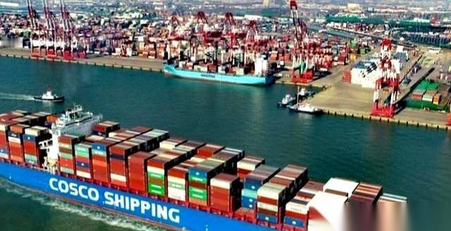 我跟你说个事儿，就上个月，还一堆人忧心忡忡，说咱们造船业要完蛋了。特朗普那边一