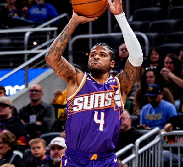 浅谈一下这赛季我对格林的看法我先叠个甲，这整篇文章都是我全凭主观写的，如果说