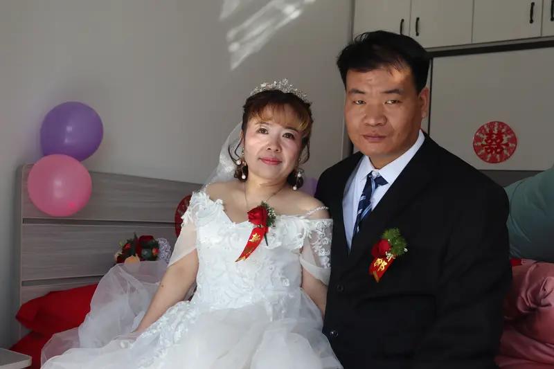 “大龄剩女和二婚女哪个更不能娶”这话题挺有争议的。有些男人觉得大龄剩女没结过婚，