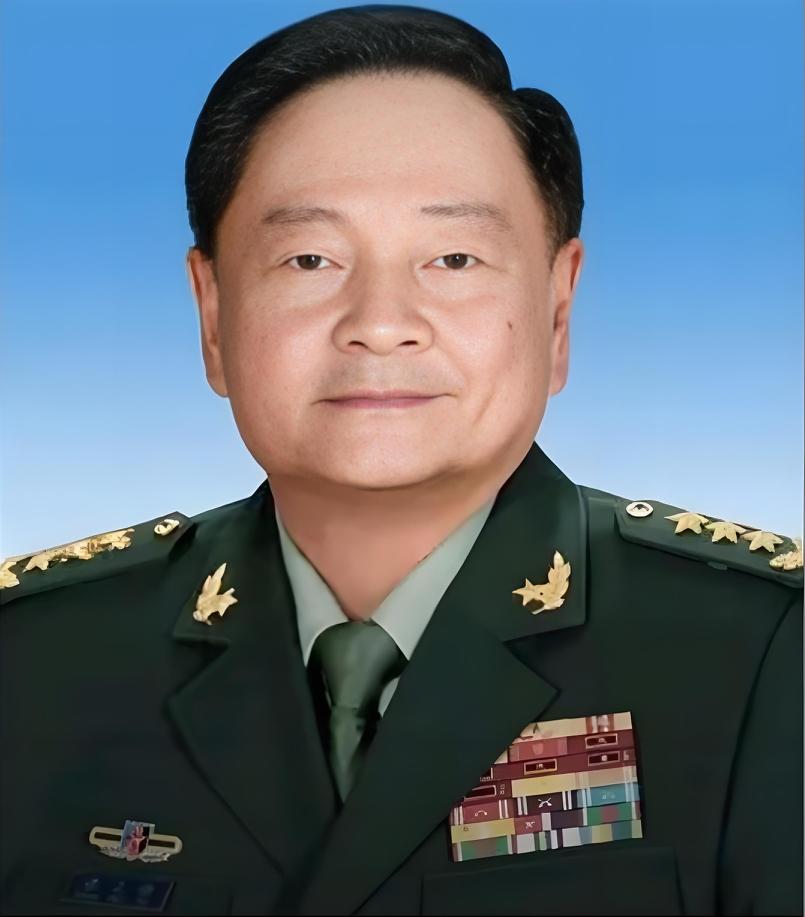 反腐无特例，向人民对立面亮剑必严惩反腐败没有身份高低之分，走到人民对立面就