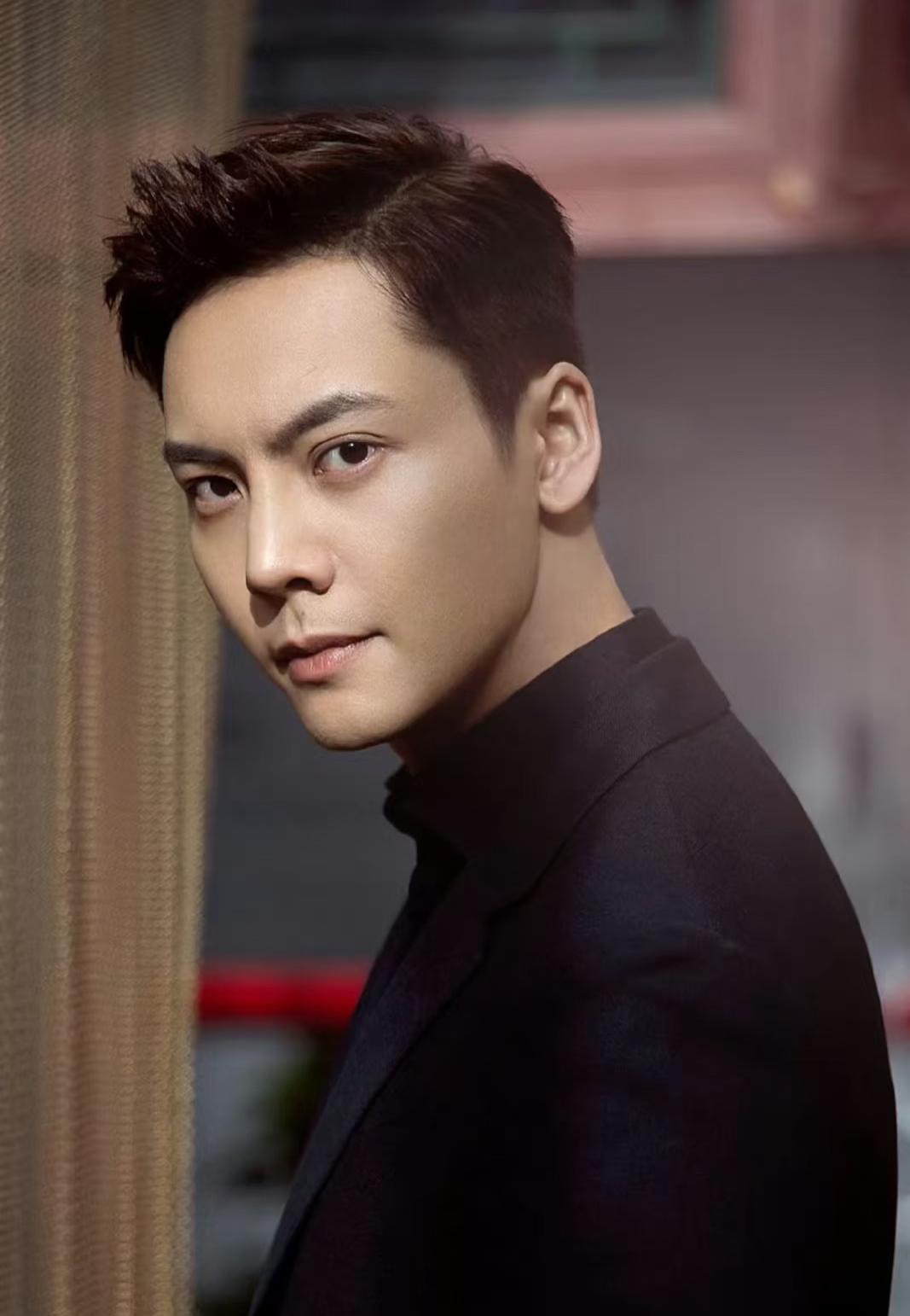 直到看了陈伟霆的采访，我才知道，原来他之所以来内地发展，是因为任达华一句