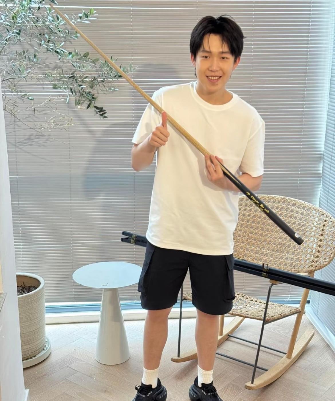 看到一个特别搞笑的……今天一天耶在家里就是：“媳妇儿你看到我杆了吗”“媳
