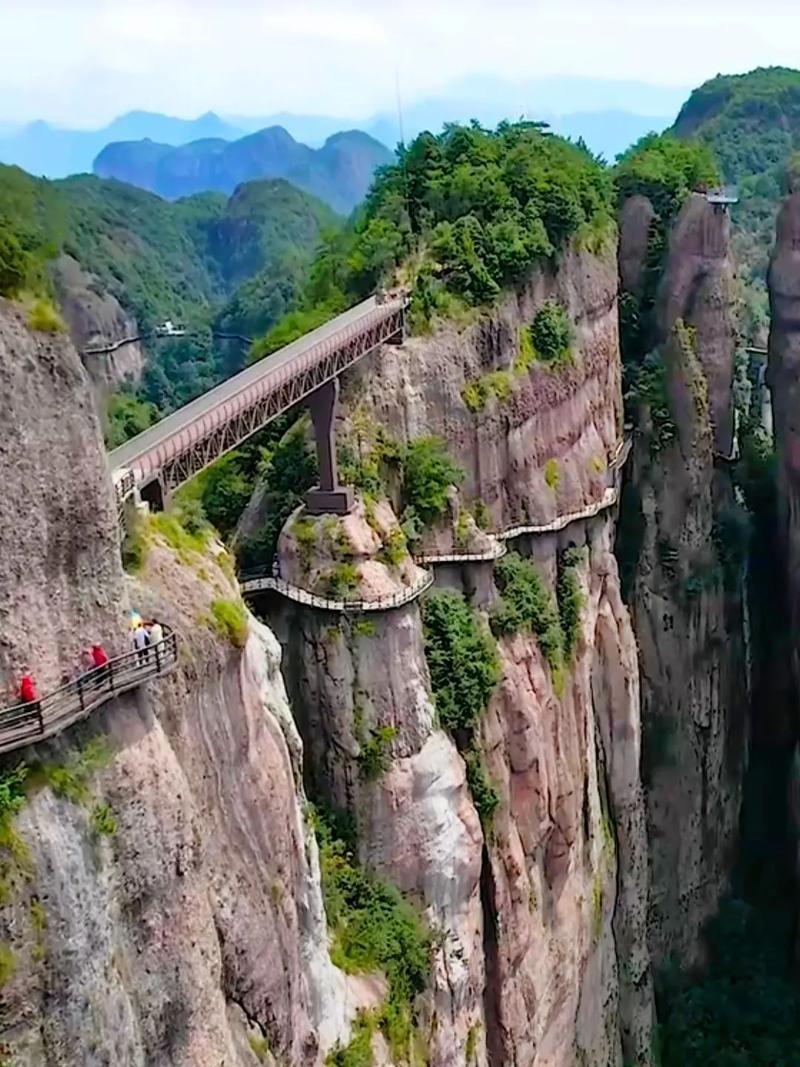 上海宁凭啥在景区里搞歧视？近日碰到一对奇葩夫妇，去台州神仙居玩，本来挺开心的