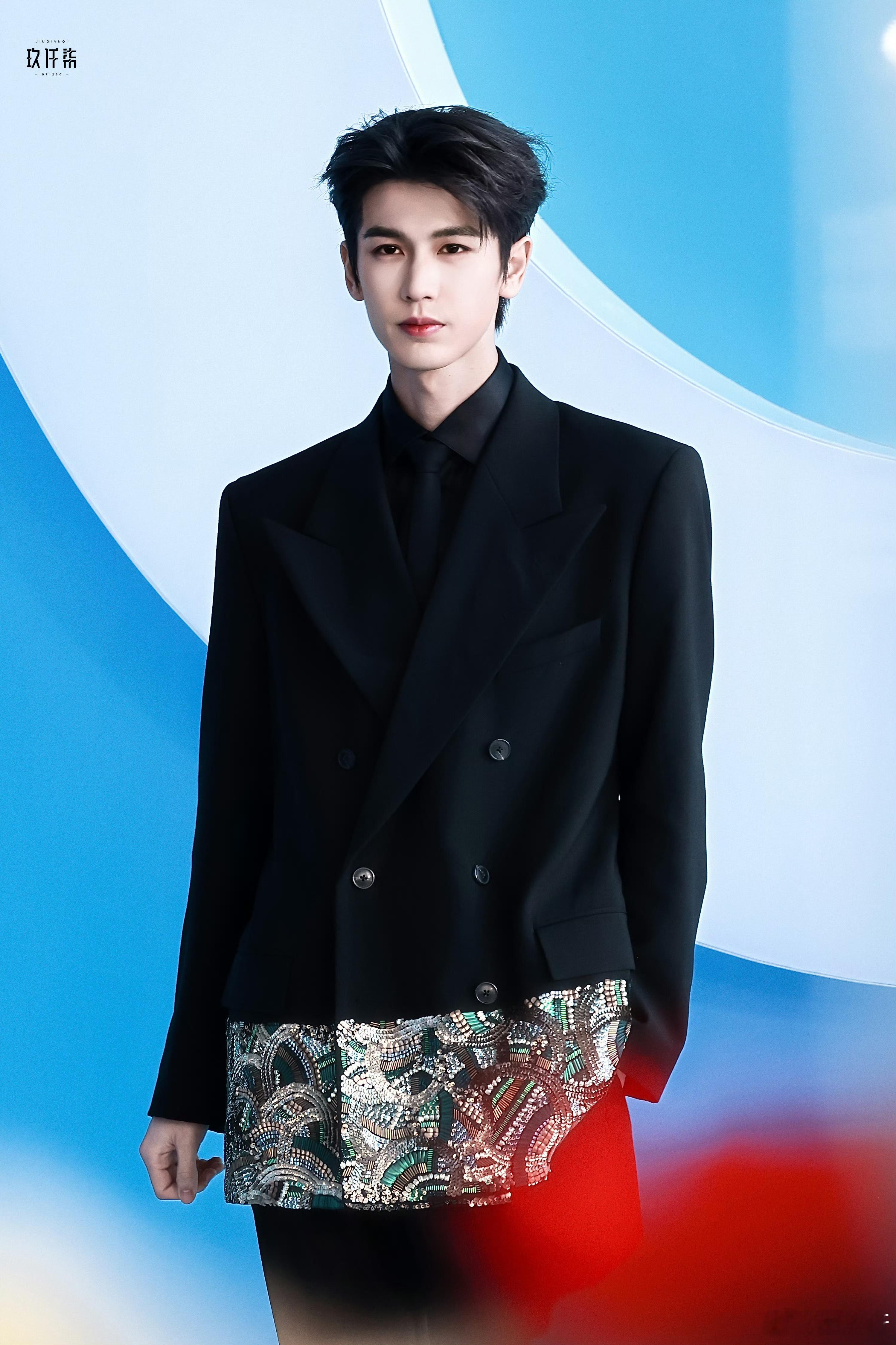 张凌赫顶美的统治力不必多言张凌赫尖叫之夜状态的含金量无需多言，一出场全场都在喊