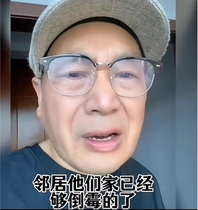 大爷搭邻居顺风车出车祸，邻居拿2万块私了，大爷的回答让所有人傻眼！大爷出门办事，