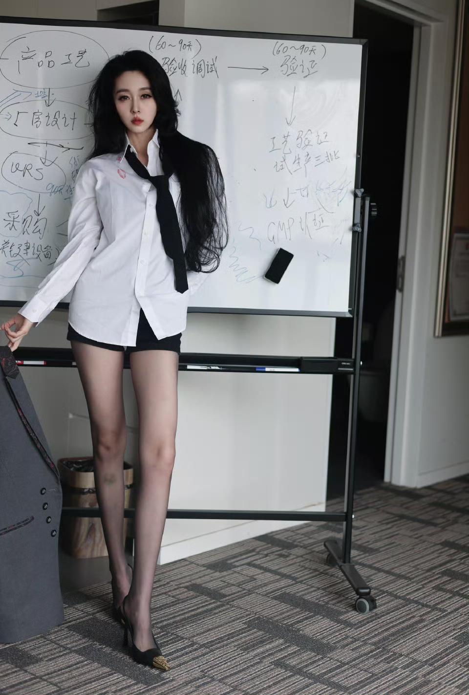 这也太御姐了吧！御姐温柔御姐性感御姐写真御姐氛围感写真甜酷御姐性感御姐