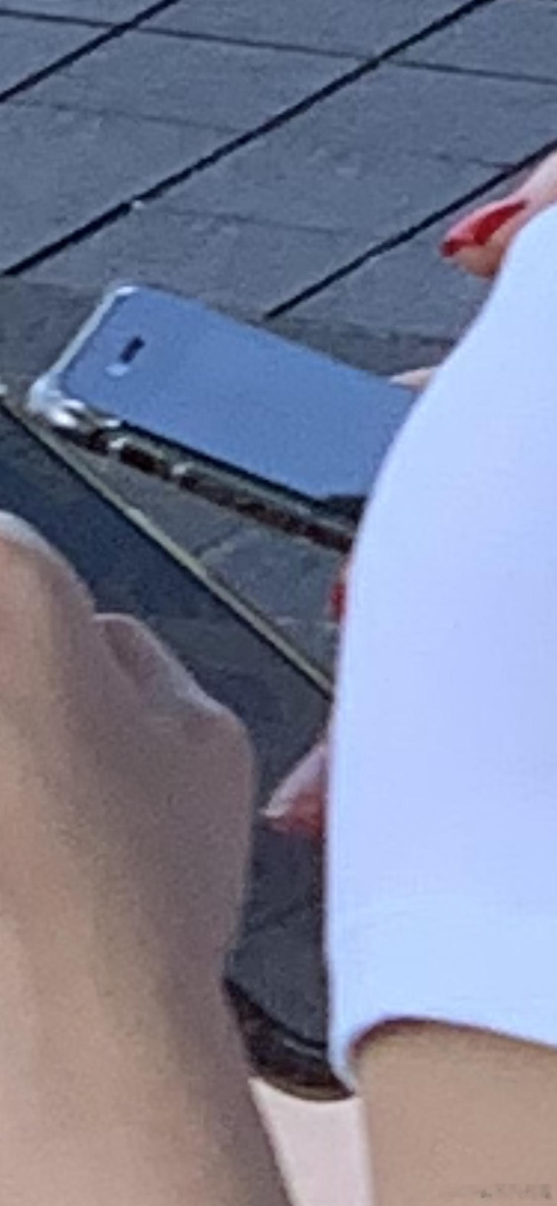 香港满大街随处可见home键iPhone！