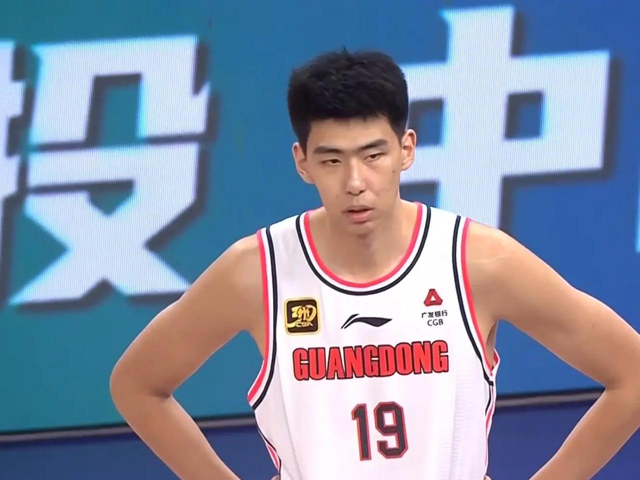 CBA最新消息：据直播吧报道，目前已经有5支NBA球队向广州男篮中锋徐昕表达了希