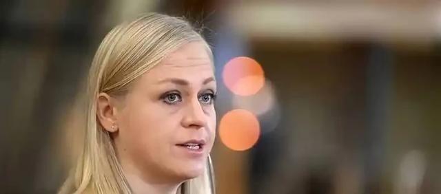 芬兰外长直接把话挑明了：家底已经掏空，援助见了底，现在乌克兰只能指望欧盟那笔90