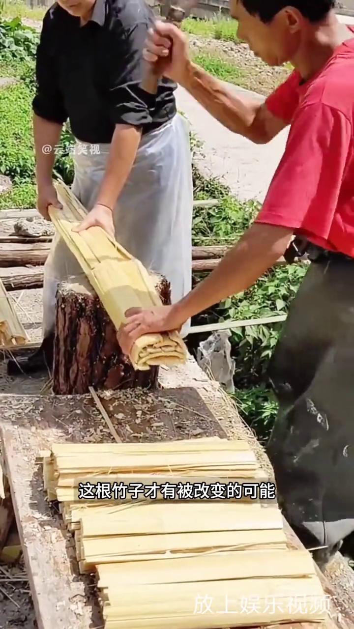 竹片造纸法。你可能想不到，中国人能把一根坚硬的竹子变成一张可以写字的纸。·竹