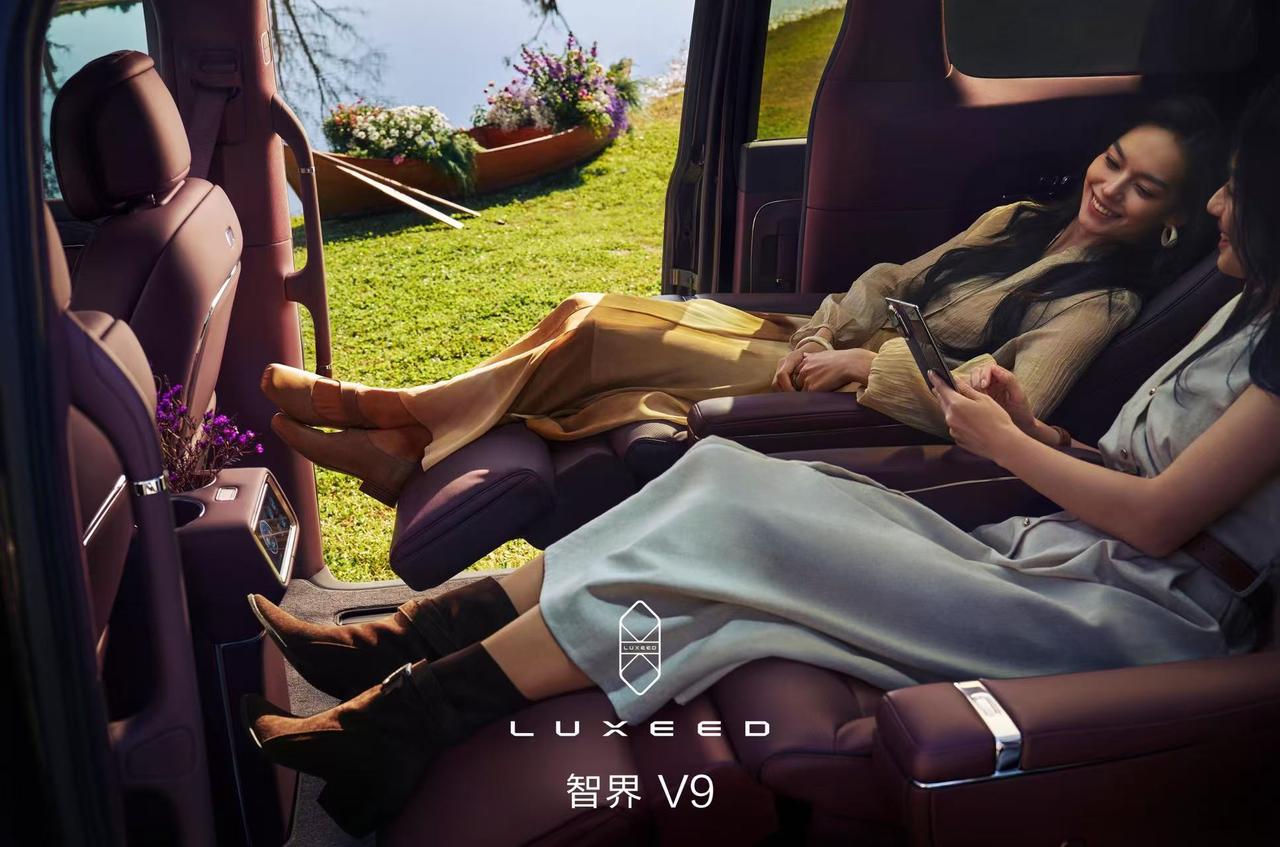 很多人不敢开车载冰箱，就是怕耗电影响续航。智界V9用硬核技术打破了这个顾虑。智界