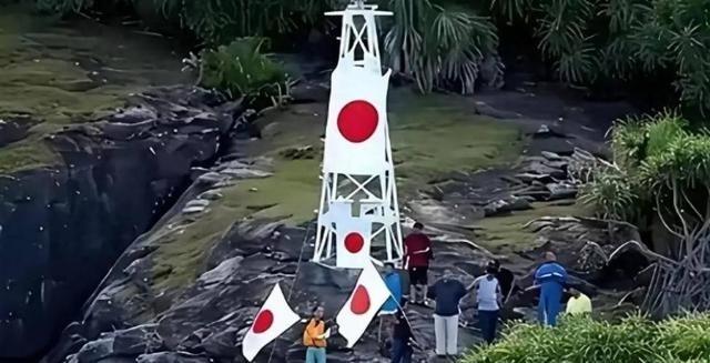 中日闹得再凶，钓鱼岛上那座灯塔谁都不敢碰！它不是普通航标，是东海局势的战争引线！