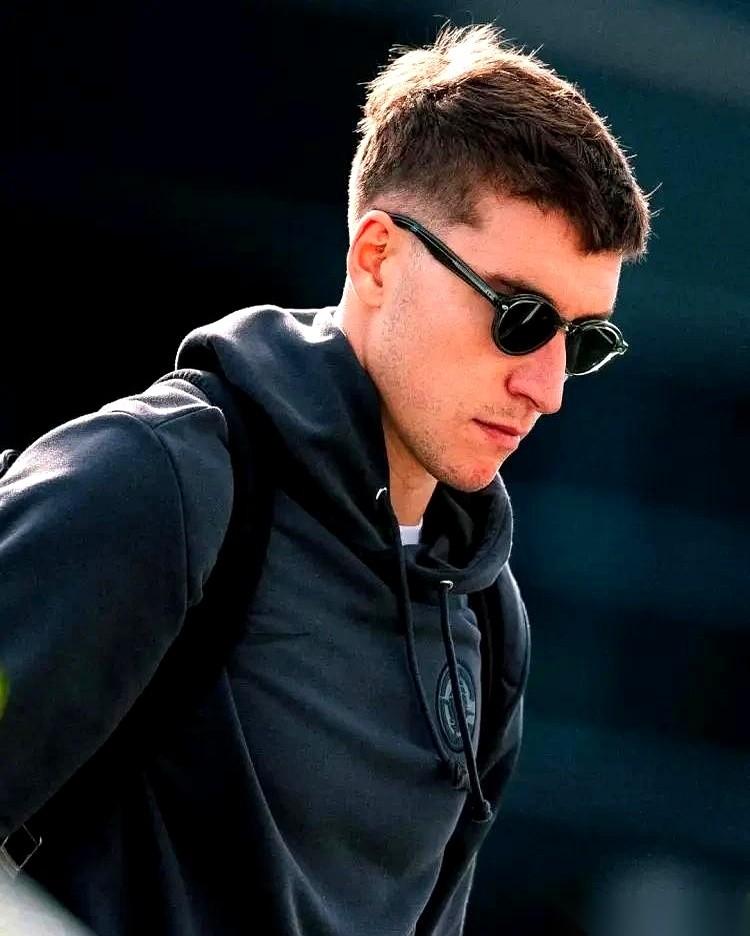 有时候真的觉得，老天爷写剧本比谁都狠。就刚刚，快船那个神射手博格丹，上了1分钟