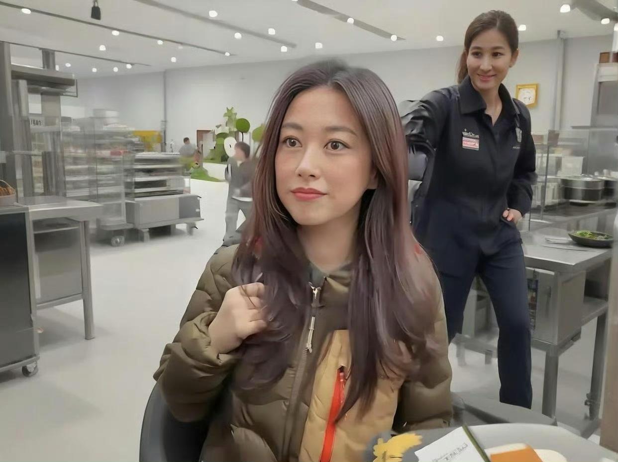 朱珠这件羽绒服1万8