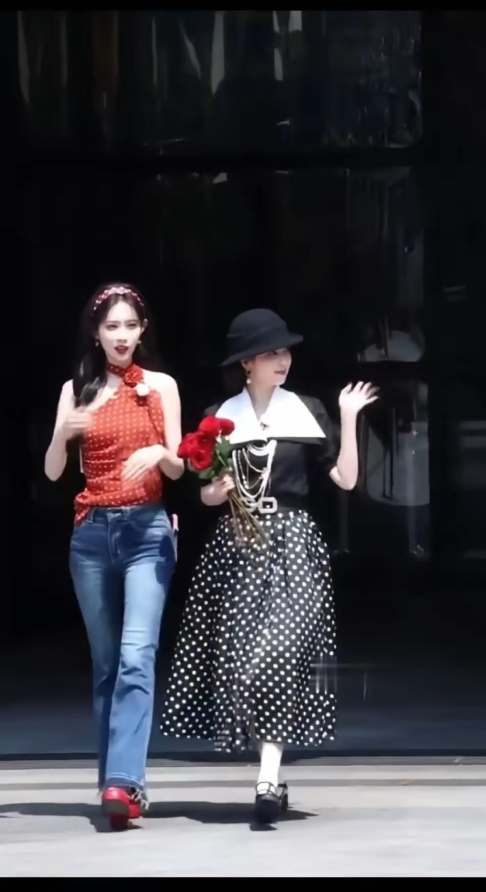 感觉白鹿跟盘靓条顺的真美女站在一起确实还是差点事，和徐艺洋、杨颖、孟子义几位高颜