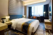 酒店做久了，就能发现一个套路。男士先来酒店开一间房，过了一会儿，女士就过来