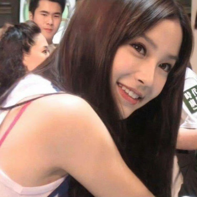 angelababy杨颖这世界破破烂烂，小鼻缝缝补补