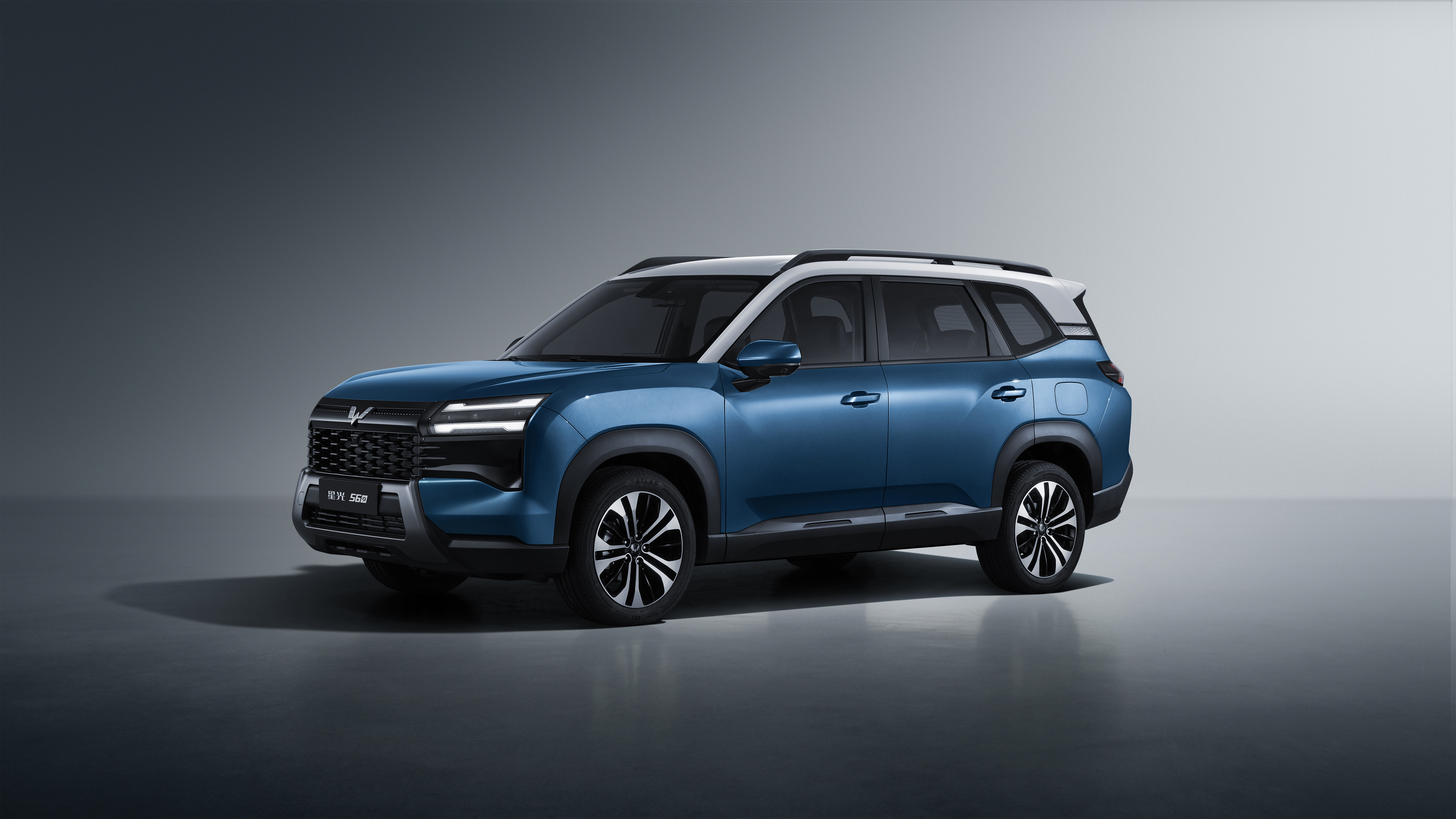 五菱星光560长宽高分别是4745*1850*1755mm，轴距2810mm。尺