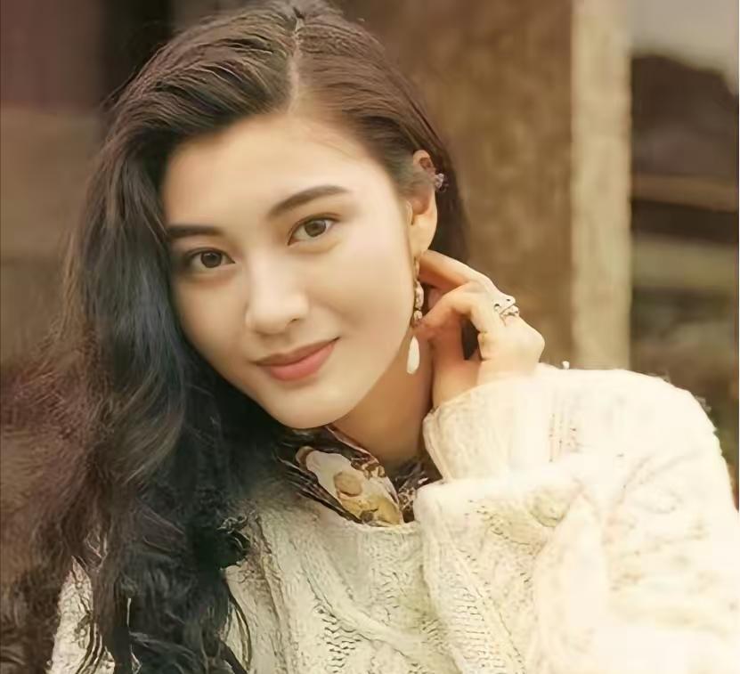 38岁李嘉欣嫁给许晋亨，婆婆却下达“生子令”：“不生孩子就离开，豪门容不下你！”