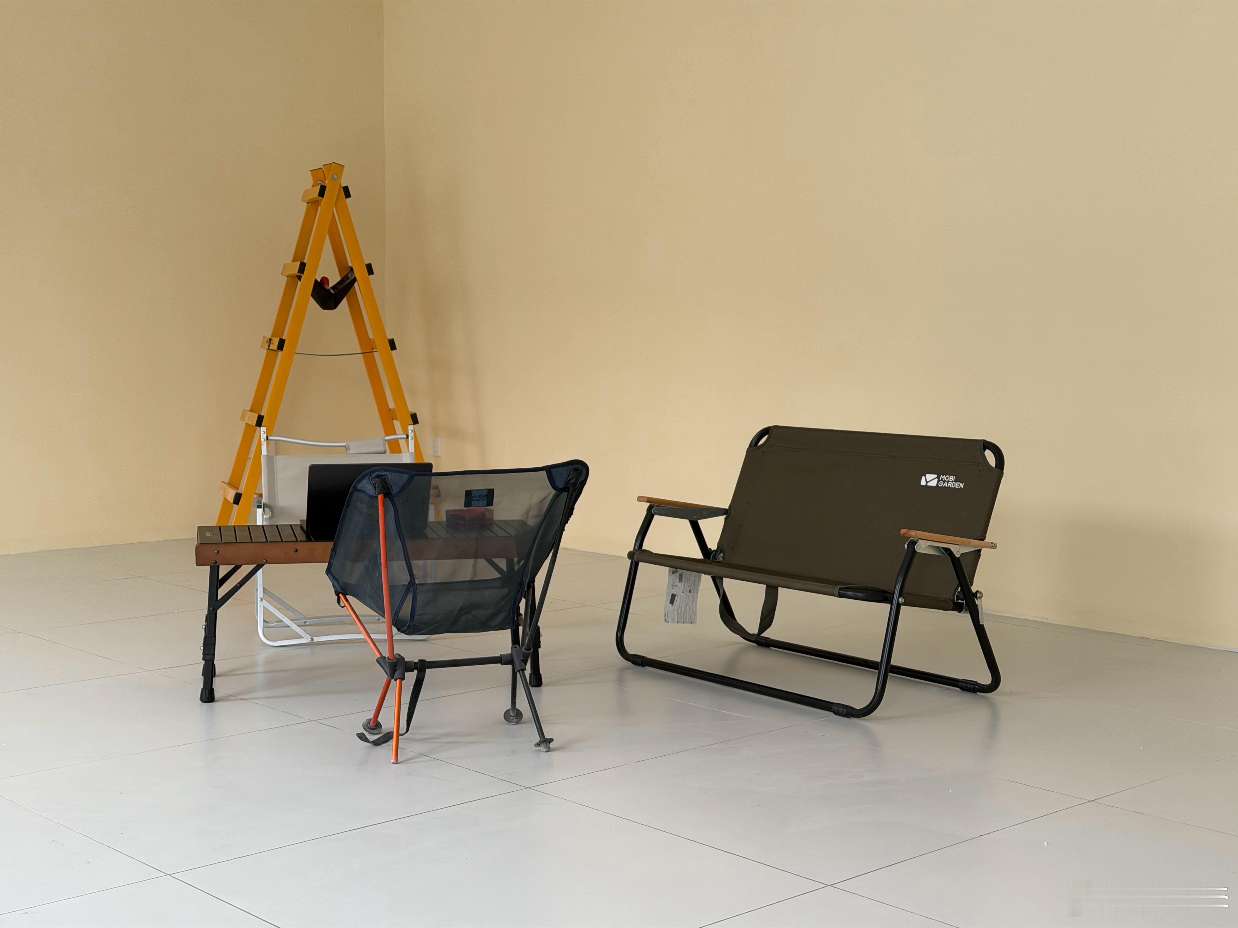 汇报下小屋的最新进度：墙面整好了，因为从防水到面漆，都是买的全套立邦的，没有味