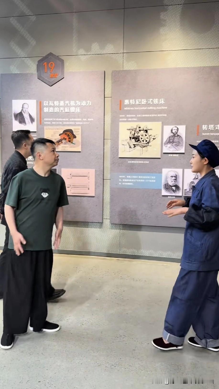 某个网友在某艺术博物馆内遇到了两位德高望重的前德云社著名演员，直呼今天真倒霉，运