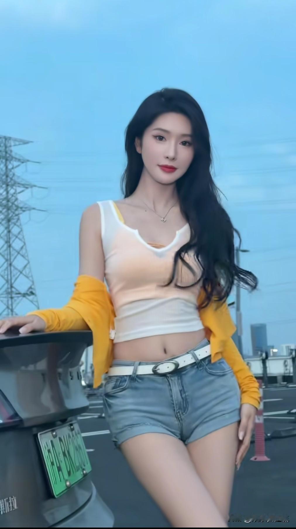 大家发现没有，短剧女演员颜值和身材都有万里挑一的感觉，例如昕妍，标准的短剧演员脸