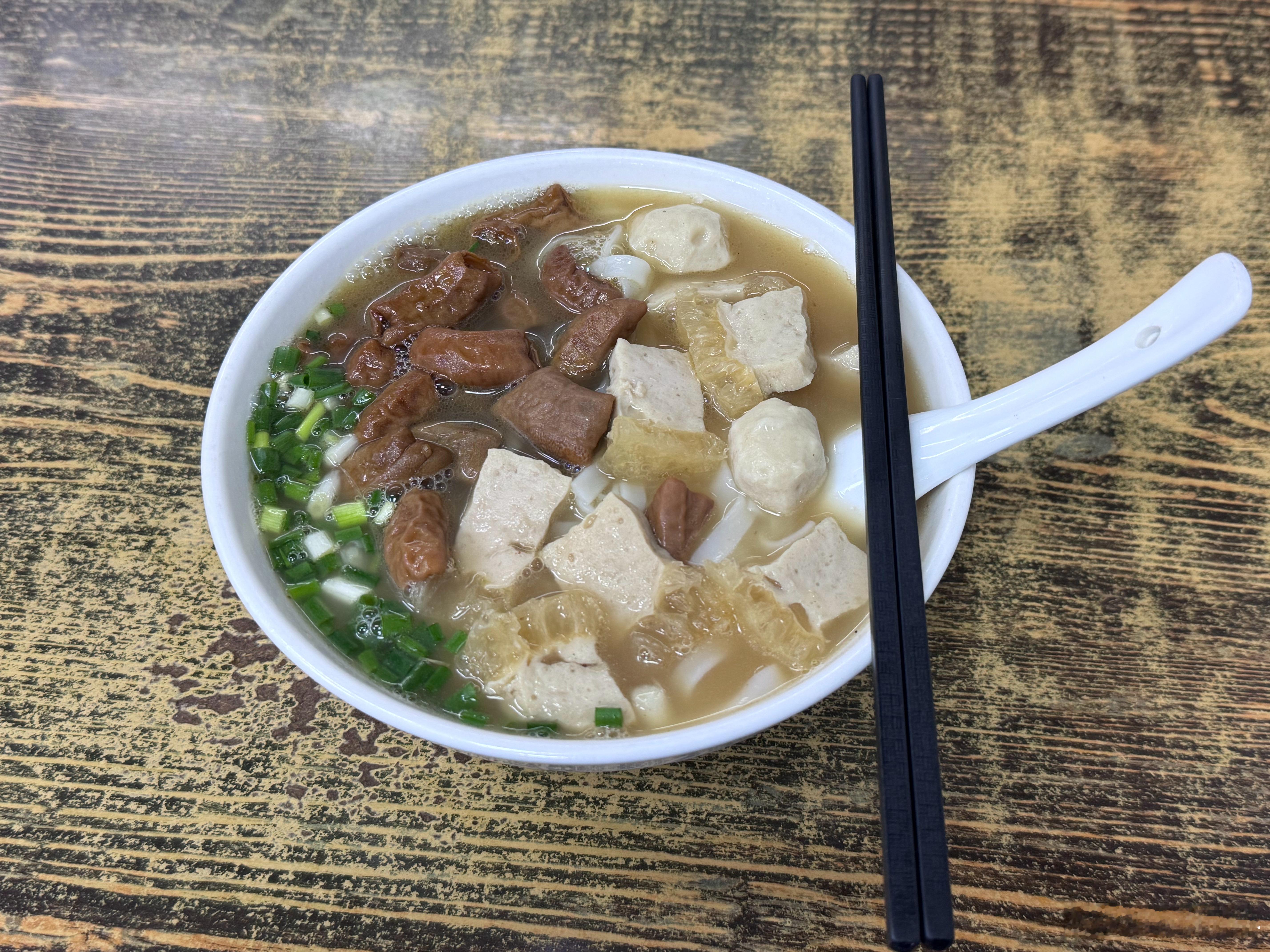给大家介绍一下我们惠州的美食：横沥汤粉​​​