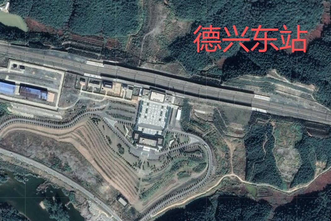 【德兴东站卫星地图】德兴东站位于德兴市新岗山镇，站台规模为2台5线，为衢九铁路沿