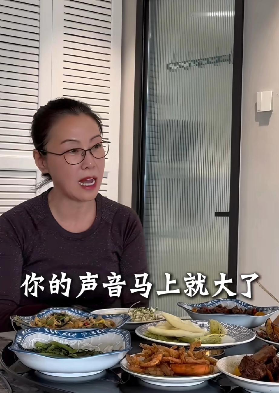 59岁嫁给李国庆的张丹红是真能忍，被李国庆骂了，愣是憋了一周才说出来。事情的