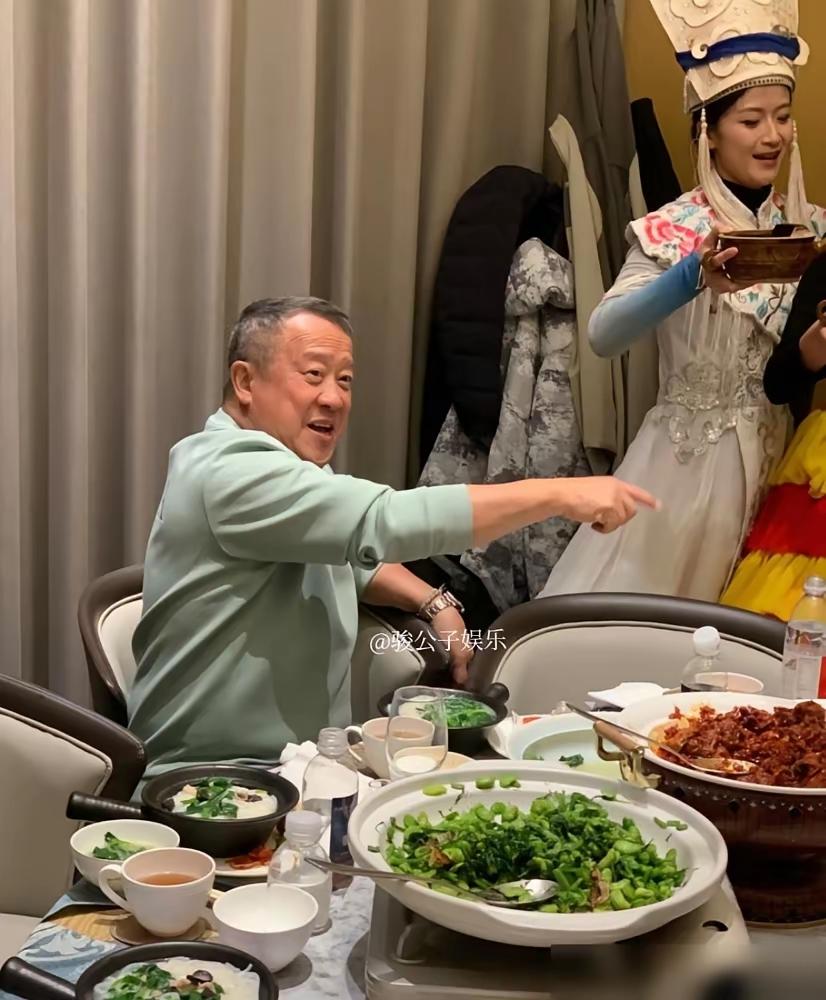 曾志伟给TVB打50分，拍拍屁股云南嗨，这算哪门子“功臣”？曾志伟卸任TVB