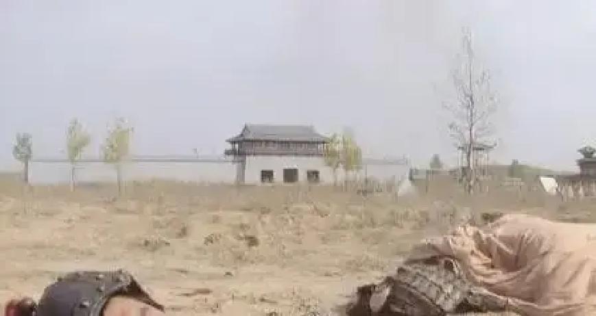 老三国一个镜头，让我愣了半天。关羽一刀下去，韩福脑袋落地。你猜怎么着？他眼睛