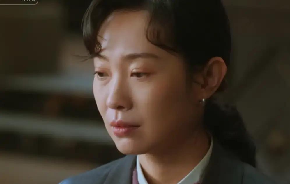 别怪观众翻脸，是你们先撕碎了剧本。《老舅》里舅妈从发病到挂遗像，只用了十分钟。