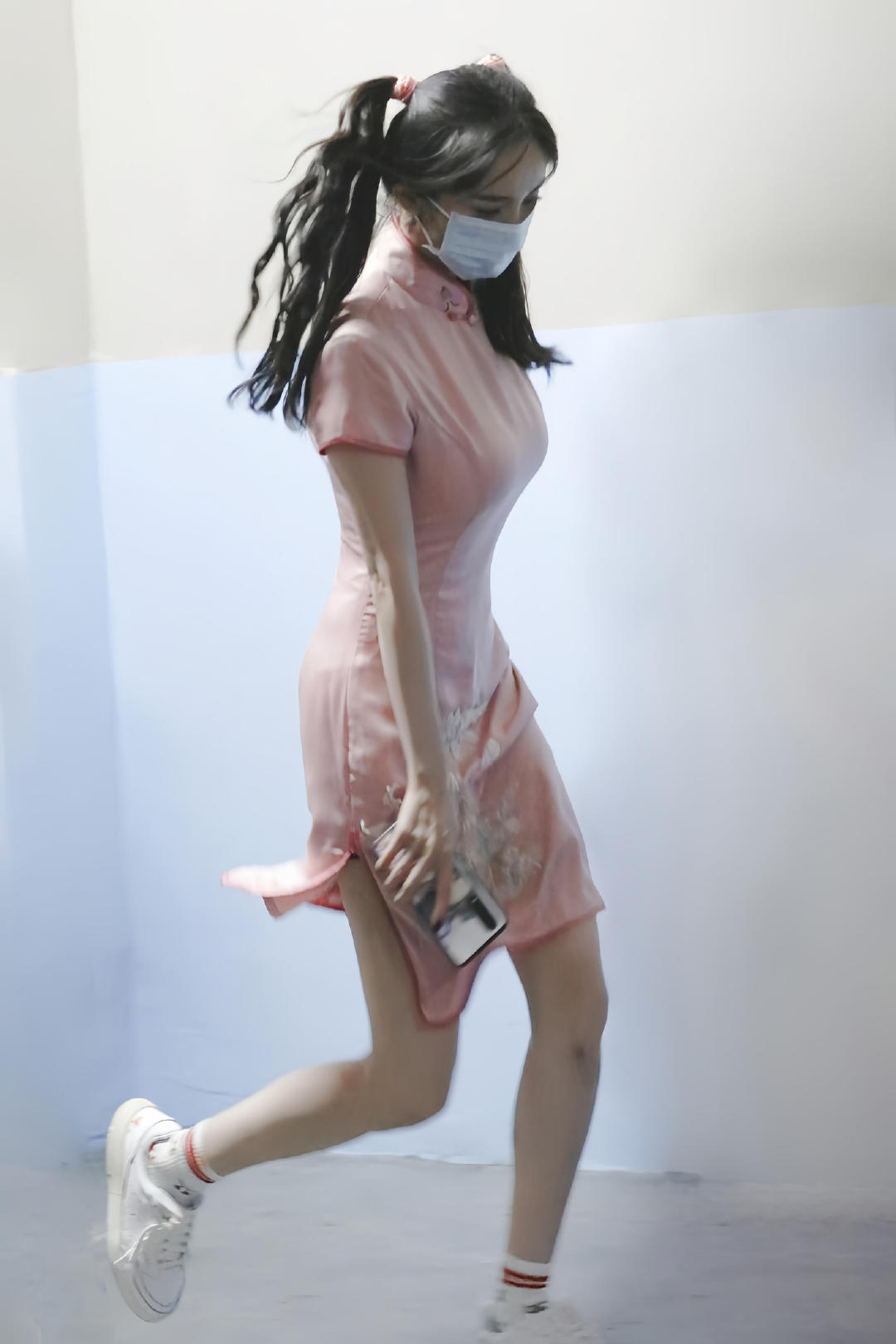杨幂粉色旗袍​