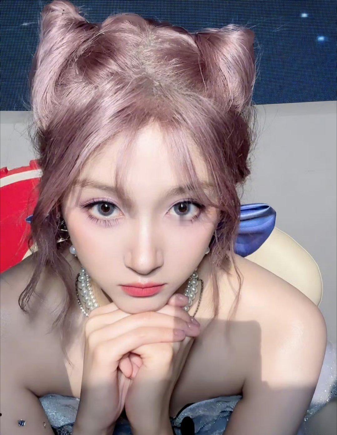 谁家小猫猫这么可爱～关晓彤你萌到我了怎么办！🤩🤩​​​