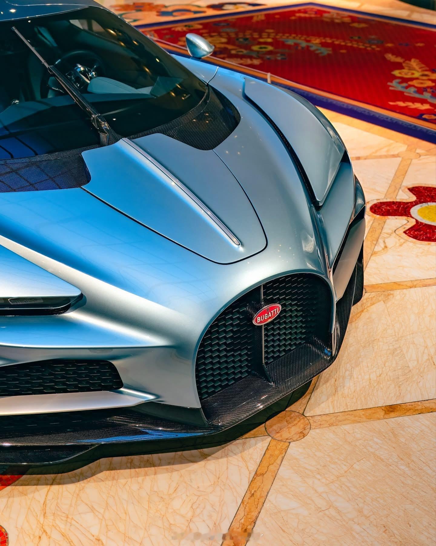 宫殿场景跟这车很搭人类造车天花板布加迪陀飞轮🚀🚀🚀