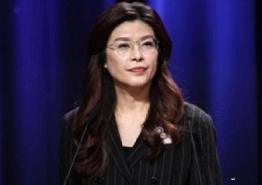 郑丽文无奈妥协巨额军购，中方坚决反对，美方态度转变暗藏算计。顺利当选国民党