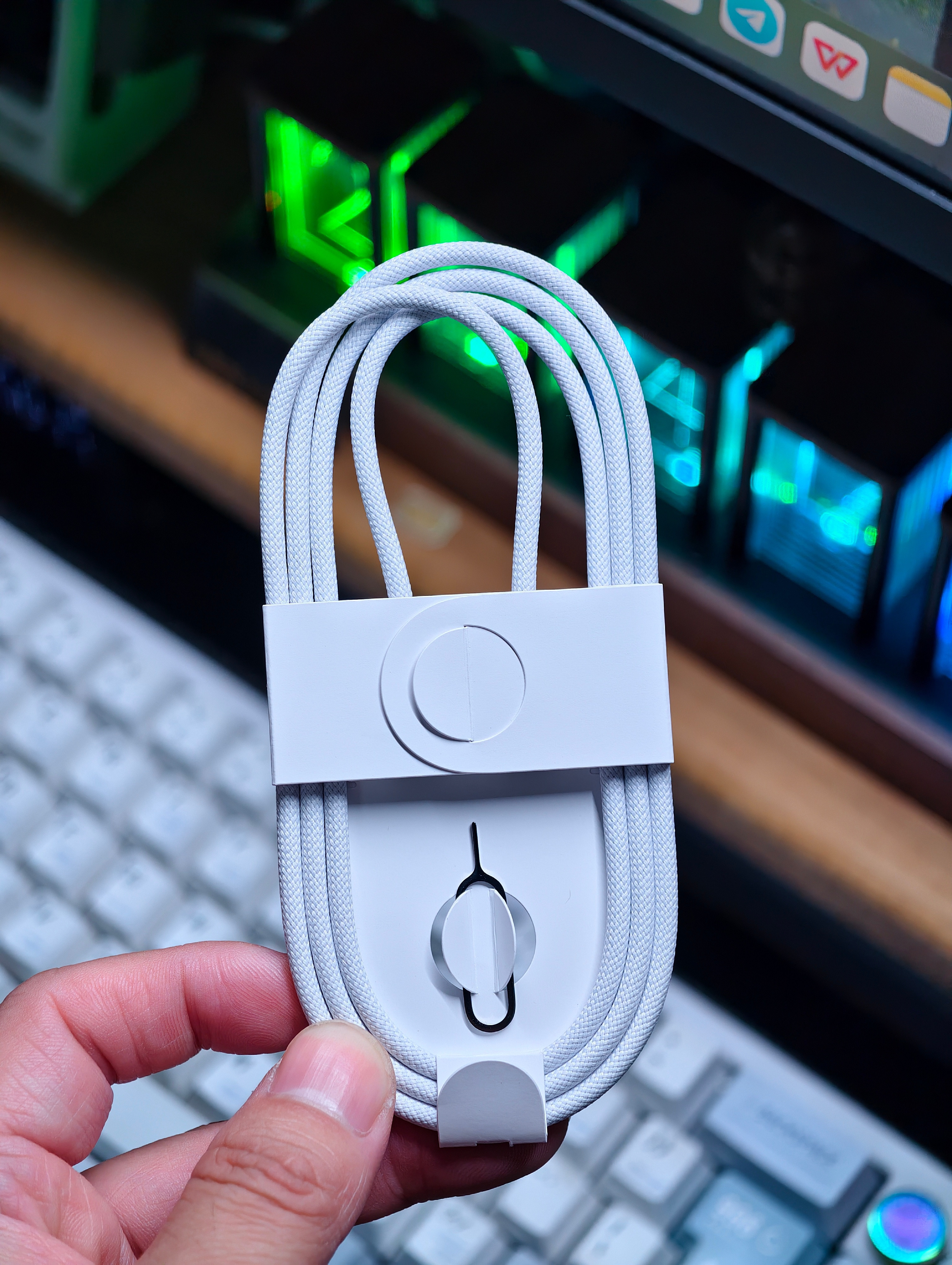 iPhone17Pro附送的原装数据线送你们吧～点赞就行，揪个好兄弟带走它