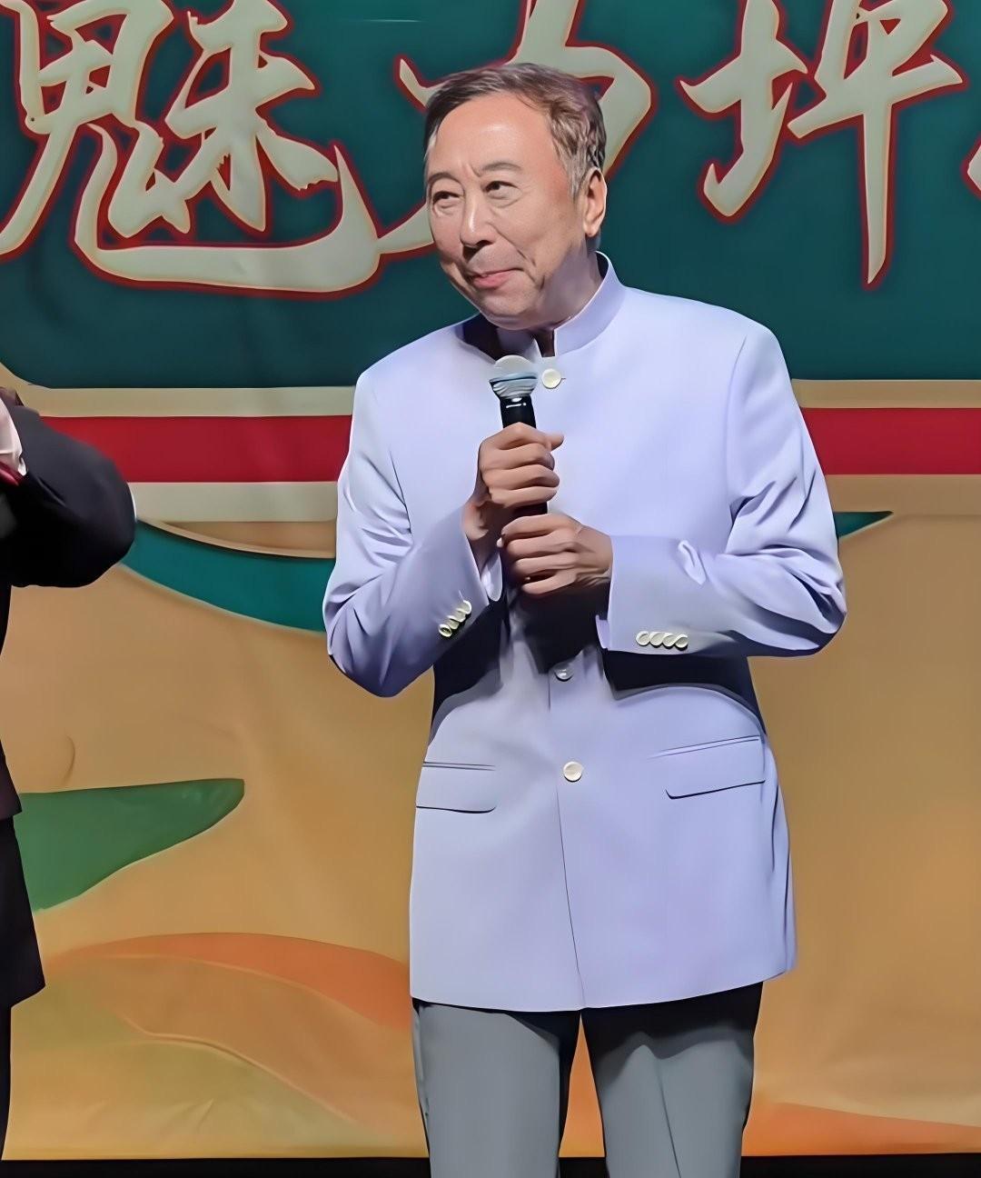 天啊！冯巩怎么老成这样啦？！十一当日，老艺术家冯巩赶赴深州，为南方曲艺观众，带