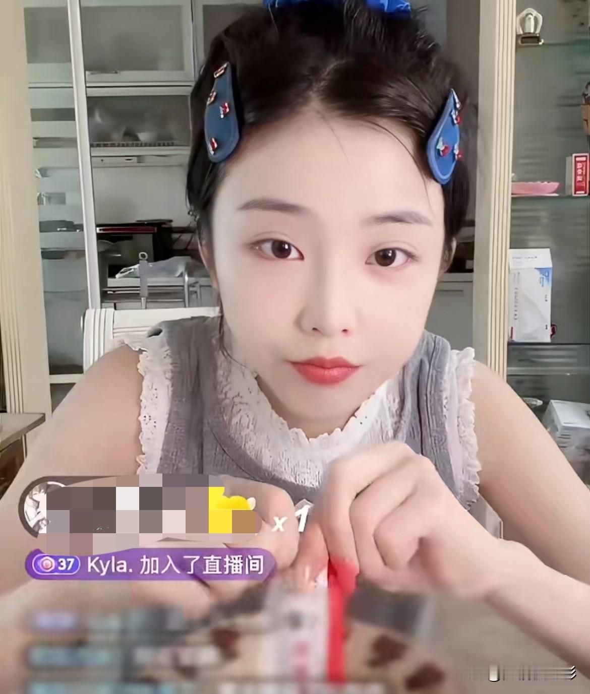 鹿晗此番反倒迎来口碑反转，网红司晓迪更新动态，嘴上极力否认自己蹭鹿晗热度，声称不