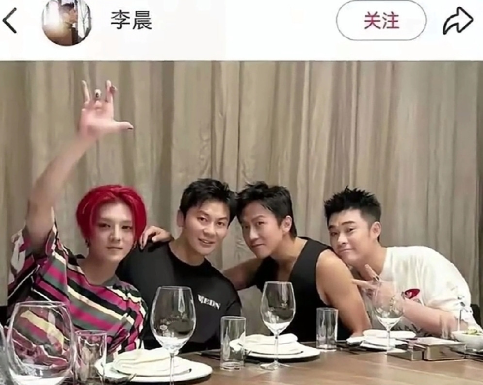 李晨和郑恺，同样是留在《跑男》的元老，现在的处境却完全不同。郑恺看起来早就想明白