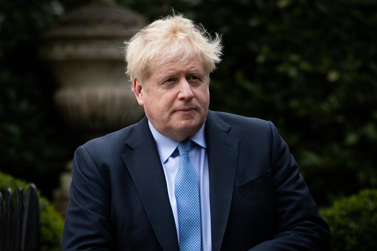 炸了、炸了、真的又炸了！当地时间9月13日，英国前首相鲍里斯・约翰逊乘坐的一列火
