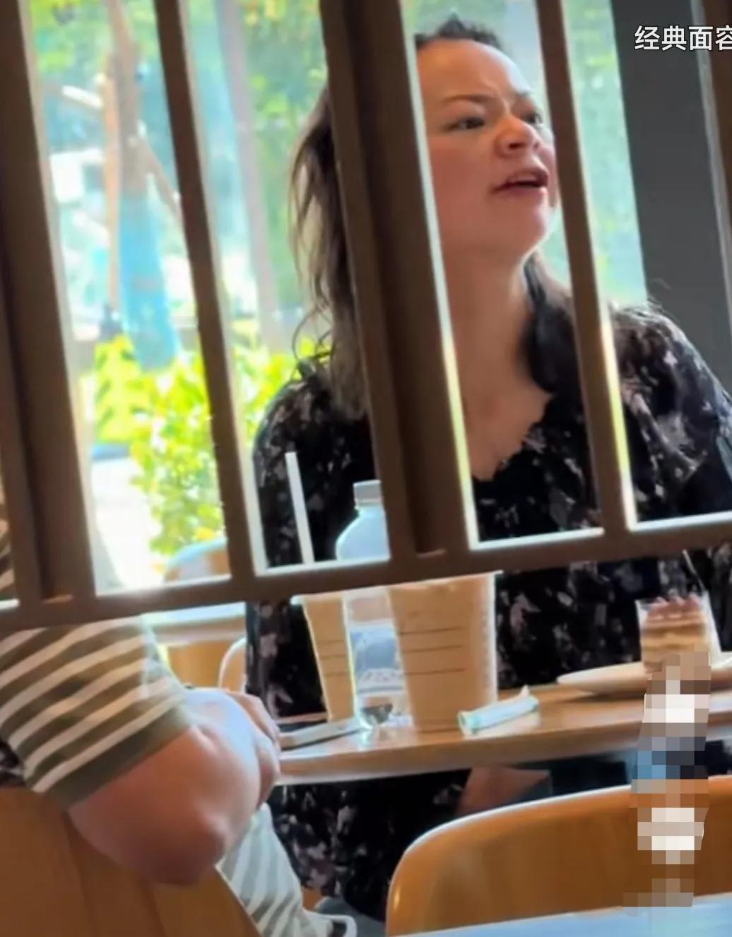 喝个咖啡而已，火气这么大，对心脏可不好。上海一星巴克咖啡店内，因为店员少上了一