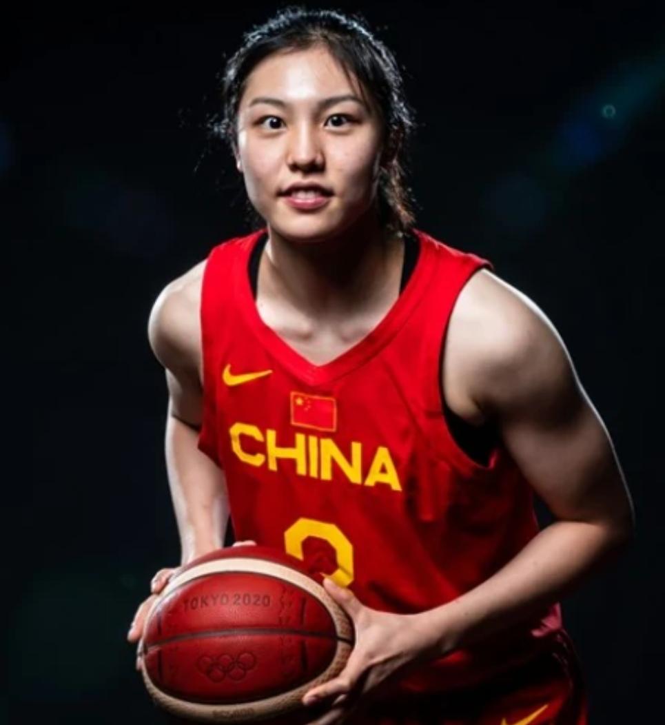 我相信，今年的WCBA总冠军是四川女篮的今年，四川女篮阵容的账面实力比去年此时