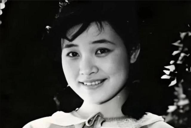 1971年，女知青宋梅为报村民救命之恩，就嫁给了他。谁料，新婚之夜，她却被眼前的