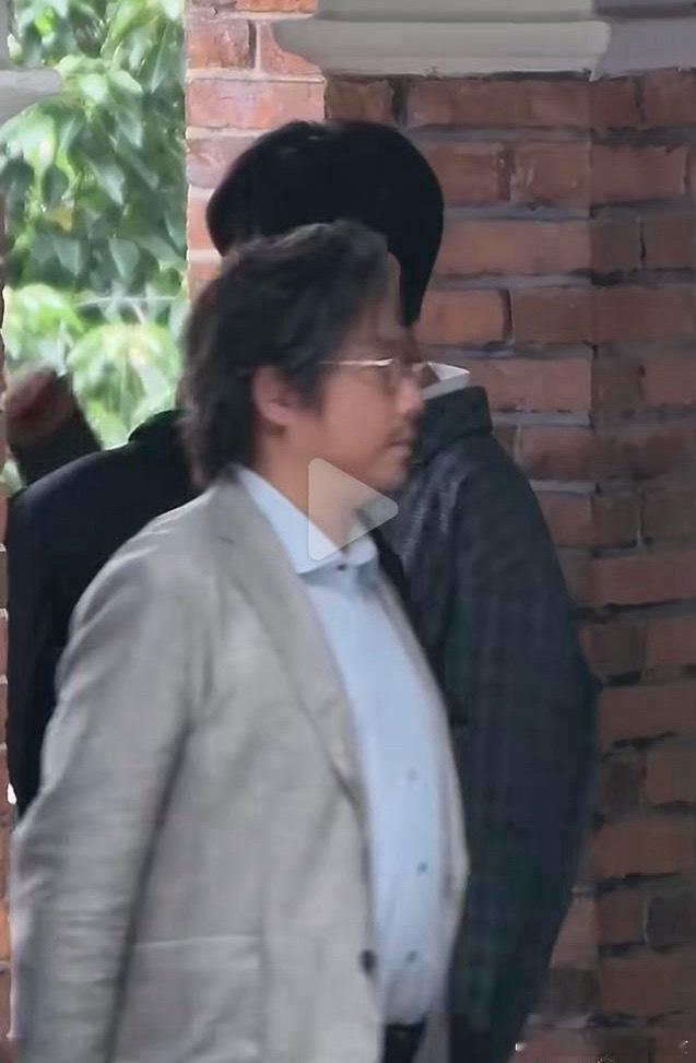 这位是徐峥老师吧，狩谎真是大咖云集，都说了大咖来做配会看一番是谁，每天解锁新阵容