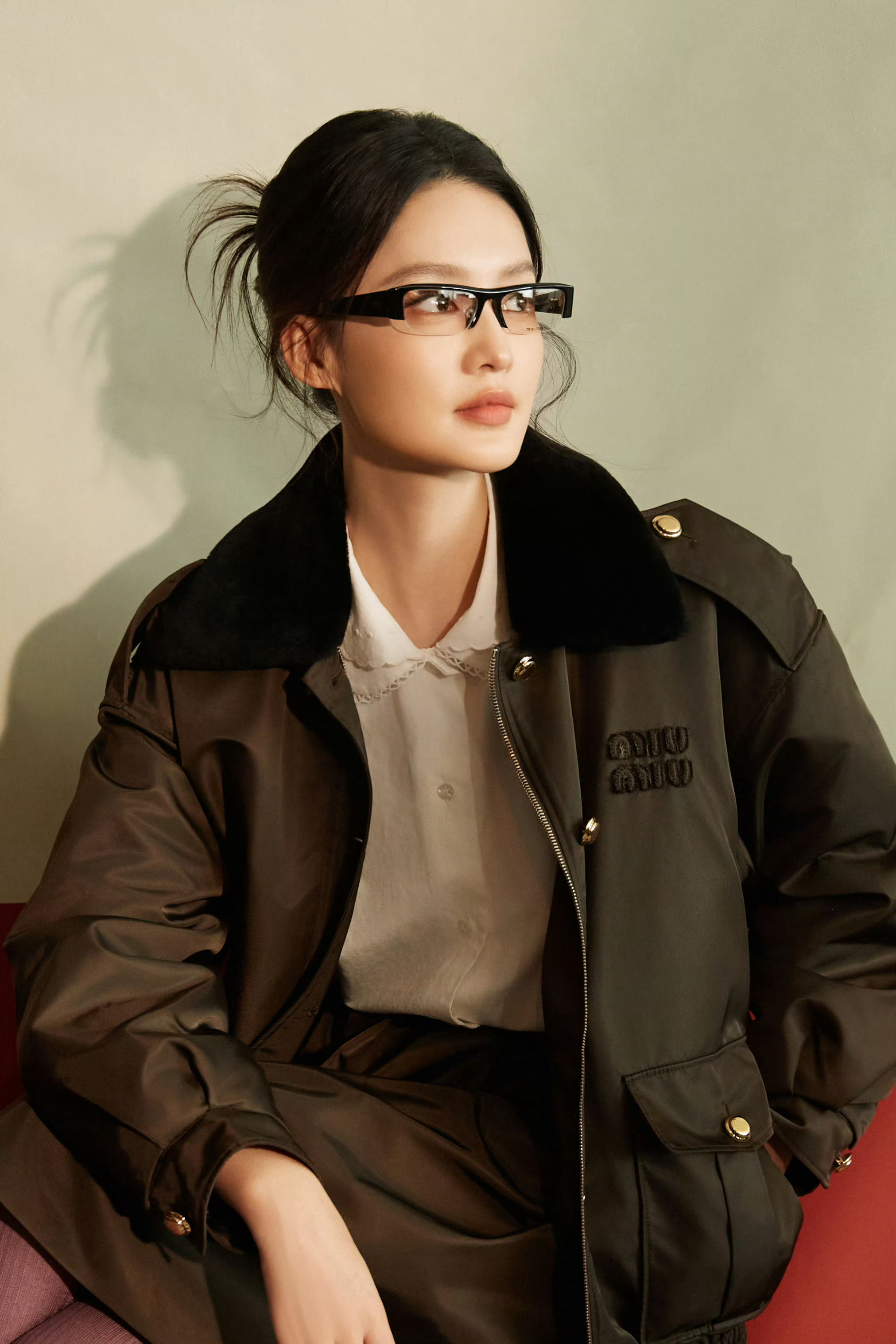 李沁💜miumiu文学俱乐部，紫色丝袜造型