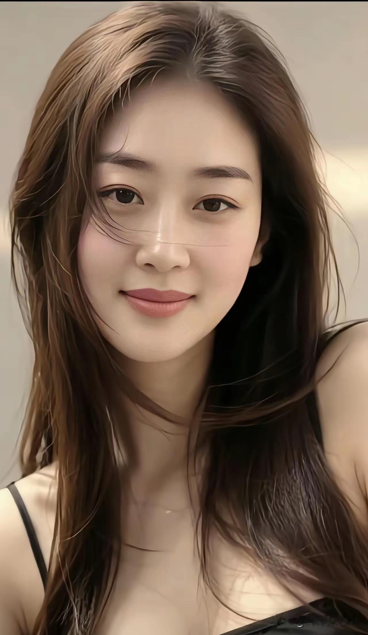 水仙子·清妍柔丝漫卷映芳颜，秋水含情眉黛弯。嫣然一笑风华现，尘间俗念