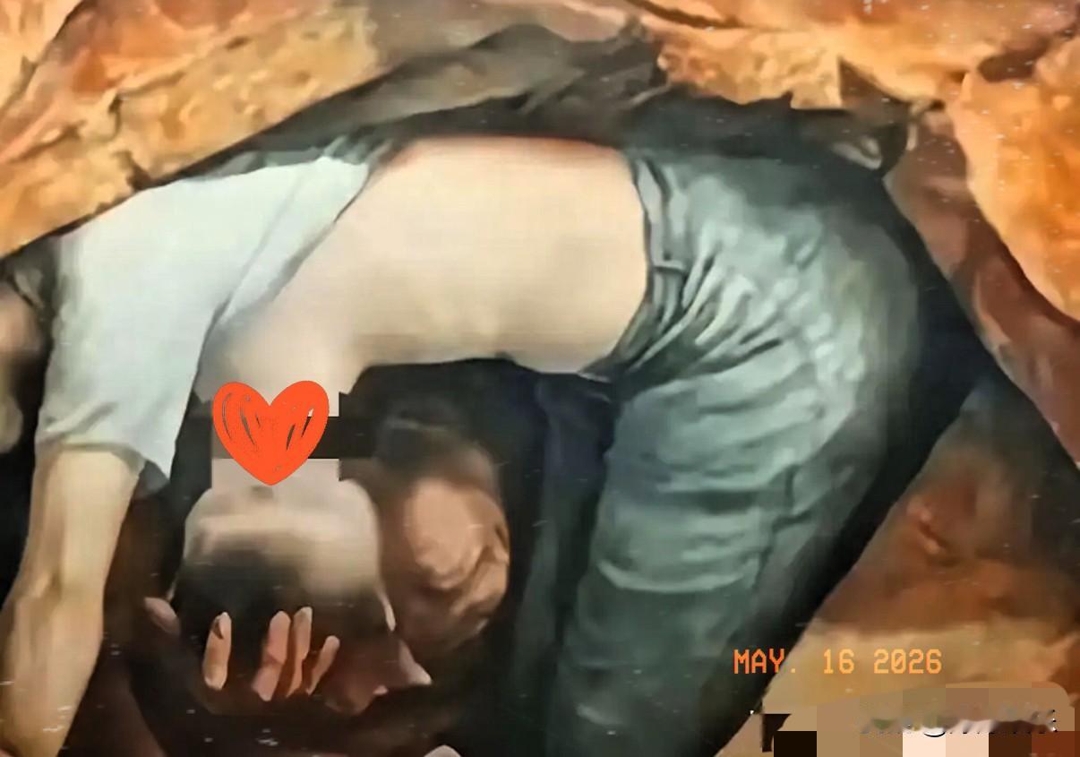 汶川地震最戳心的一幕！废墟中定格的哺乳姿势，看哭无数普通人2008年汶川大地