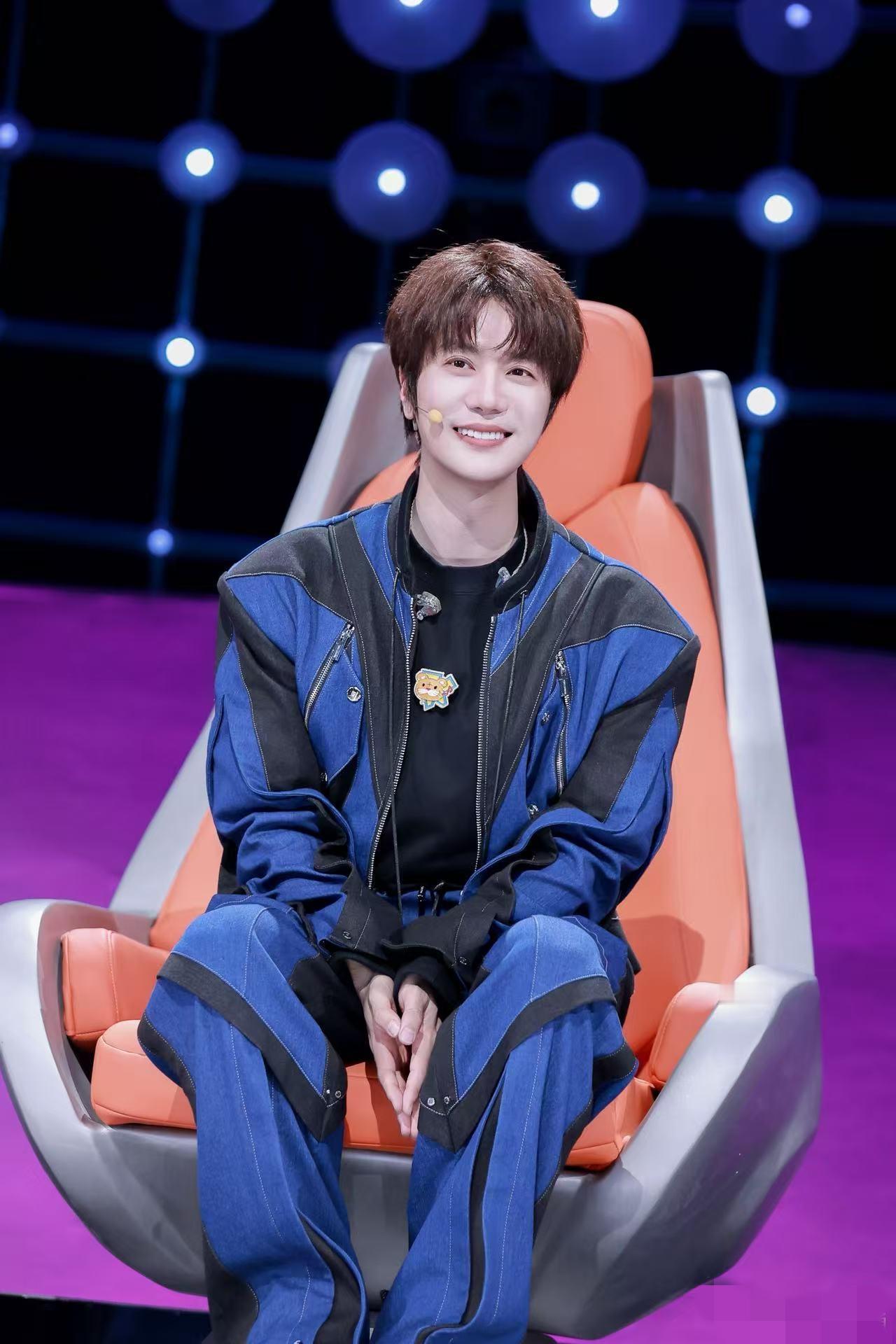 再就业兄弟们结束了快乐老友记各自踏上新征程！陈楚生连轴转的录制四台晚会，浙江广