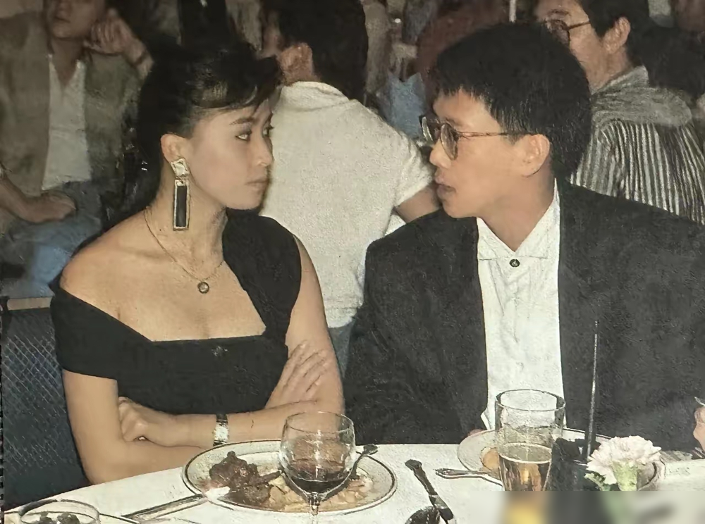 许晋亨晚年自爆：当年我爸不拦，我早娶刘嘉玲了！1986年经吴君如介绍相识，许晋亨一见钟情，为她搬离许